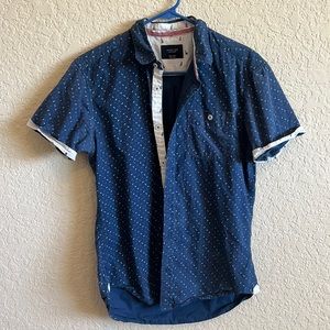 Level Ten mens casual button down short sleeve shirt